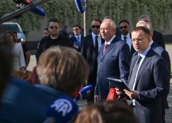 Conferencia de prensa después de las conversaciones de paz en Estambul.