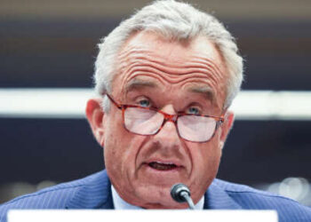 El Secretario de Salud y Servicios Humanos de los Estados Unidos, Robert F. Kennedy Jr., testifica ante un subcomité del Comité de Asignaciones del Senado en Capitol Hill en Washington, DC, el 20 de mayo de 2025.