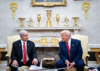 El presidente Donald Trump se reúne con el primer ministro de Israel, Benjamin Netanyahu, en la Oficina Oval de la Casa Blanca el 7 de abril de 2025 en Washington, DC