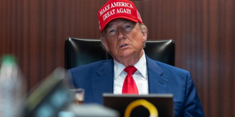 Presidente Trump en una reunión de seguridad nacional.