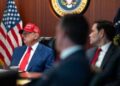 El presidente Donald Trump y su equipo de seguridad nacional se reúnen en la sala de situación de la Casa Blanca, el 21 de junio de 2025.