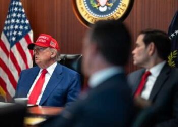 El presidente Donald Trump y su equipo de seguridad nacional se reúnen en la sala de situación de la Casa Blanca, el 21 de junio de 2025.