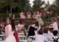 Captura de pantalla de un video que muestra un ensayo de boda en Disneyland París.