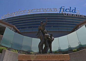 Vista previa de la Serie Mundial de 2025 College: Coastal Carolina vs. LSU no es David vs. Goliat