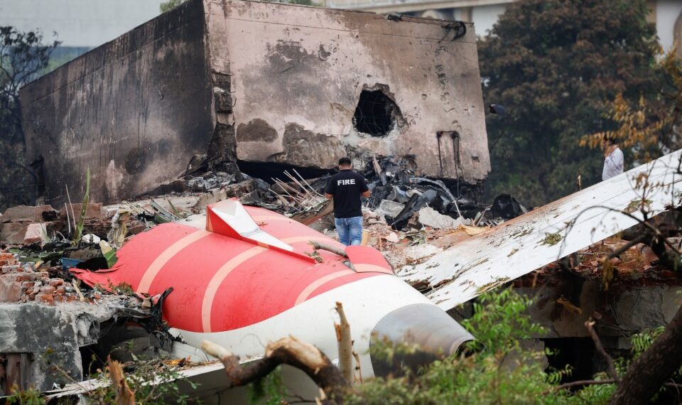 Restos de un avión Air India Boeing 787-8 Dreamliner.