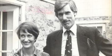 Foto en blanco y negro de Richard y Penny Arnot en 1980.