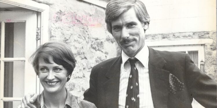 Foto en blanco y negro de Richard y Penny Arnot en 1980.