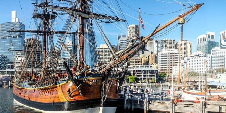 imagen? url = https%3a%2f%2fimg.theepochtimes.com%2fassets%2fuploads%2F2025%2F06%2F20%2FID5876023 6 HM Bark Endeavor Replica. Sydney