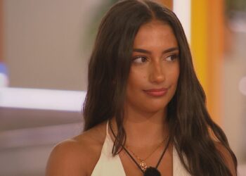 Es la estrella de Love Island Shakira Etnia mixta