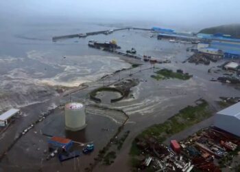 Vista aérea de Tsunami-golpeado severo-kurilsk.