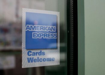 American Express llega a los ingresos récord a medida que aumenta los gastos de los miembros de la tarjeta