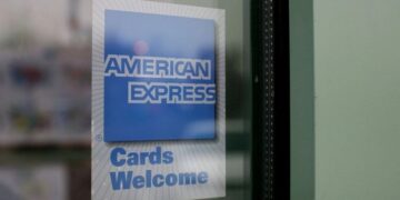 American Express llega a los ingresos récord a medida que aumenta los gastos de los miembros de la tarjeta