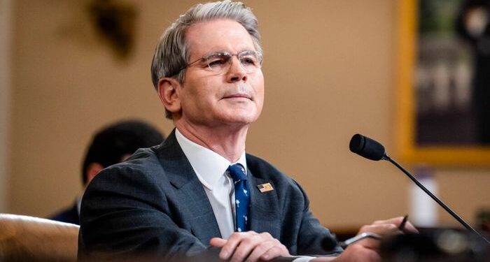 Bessent pide 'restablecimiento fundamental' de las regulaciones financieras