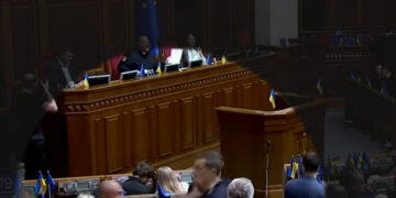 Brawl en el parlamento ucraniano durante la votación del proyecto de ley anticorrupción.