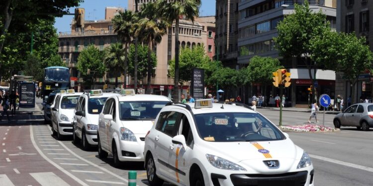 Taxis esperando en Palma de Mallorca.
