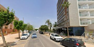 Escena callejera en Ibiza, España, donde se encontró el cuerpo de un hombre británico.