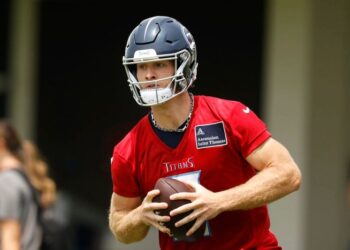 Cómo el quarterback la cirugía de Levis impacta los planes de los titanes