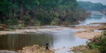 Cruz vio de vacaciones en Grecia después de las muertes registradas en las inundaciones de Texas