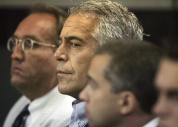El DOJ dice que lanzar transcripciones de Epstein sirve "interés público" en la nueva presentación judicial