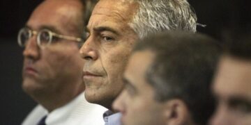 El DOJ dice que lanzar transcripciones de Epstein sirve "interés público" en la nueva presentación judicial
