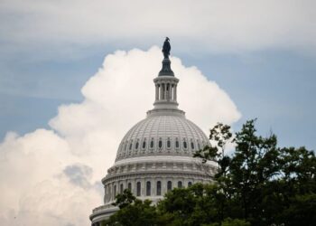 El Senado avanza en el proyecto de ley de recorte de gastos de $ 9 mil millones de Trump cuando Vance emite votos por votación