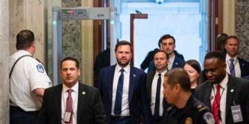 El Senado pasa Megabill con Vance Casting Tie-Beaker