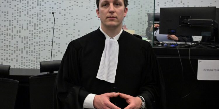 Abogado Maxime Tessier en la corte.