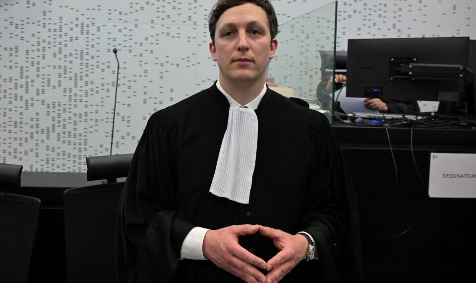 Abogado Maxime Tessier en la corte.