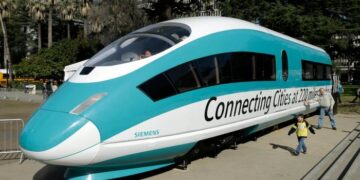 El administrador de Trump cancela los fondos para el proyecto ferroviario de alta velocidad de California