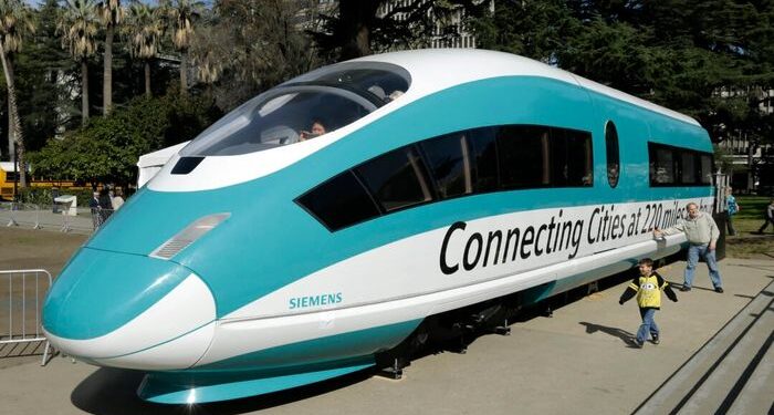 El administrador de Trump cancela los fondos para el proyecto ferroviario de alta velocidad de California