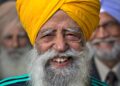 Smiling Fauja Singh, el corredor de maratón  antiguo del mundo.