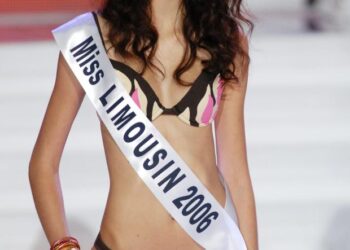 Sophie Vuzelaud, señorita Limousin 2006, en un traje de baño.