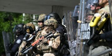 El juez federal ordena a Trump Admin de que detenga las operaciones de inmigración sin causa probable en California