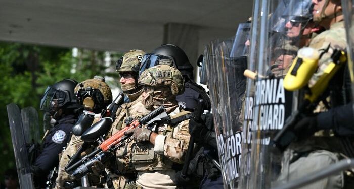 El juez federal ordena a Trump Admin de que detenga las operaciones de inmigración sin causa probable en California