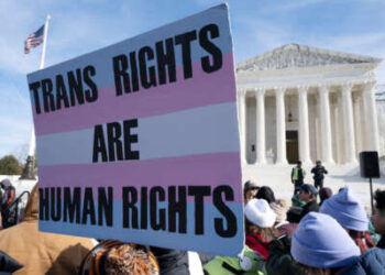 Cientos se encuentran fuera de la Corte Suprema de los Estados Unidos en Washington, DC, el 4 de diciembre de 2024.