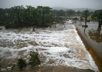 El número de muertes de las inundaciones de Texas aumenta a 82, incluidos 28 niños; Visita de planes de Trump