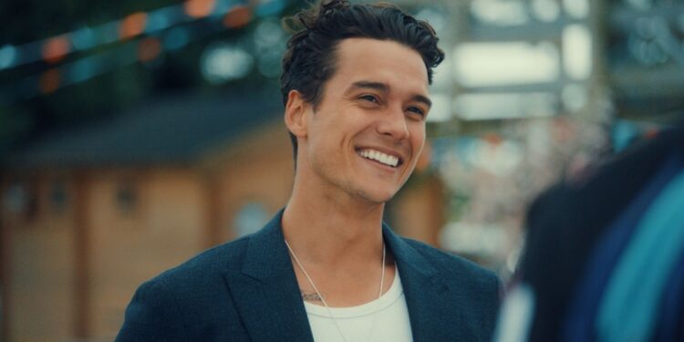 El patrimonio neto de Miles Nazaire y la crisis de deuda de la compañía de £ 100k revelaron