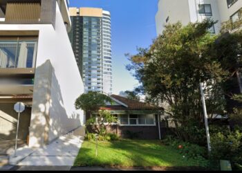 Casa con aprobación comercial de zonificación en Rhodes, NSW.