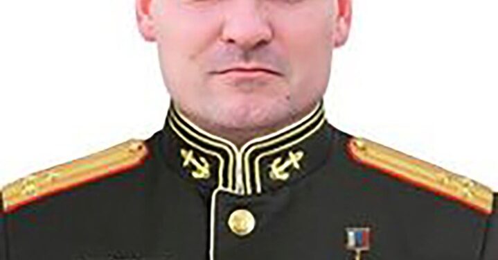 Retrato de Gen Gen Mikhail Gudkov con uniforme militar.