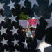 Los manifestantes de derechos de aborto asisten a una manifestación frente a la Corte Suprema de los Estados Unidos en Washington, DC, el 25 de junio de 2022.