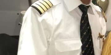 Retrato del Capitán Sumeet Sabharwal en uniforme.