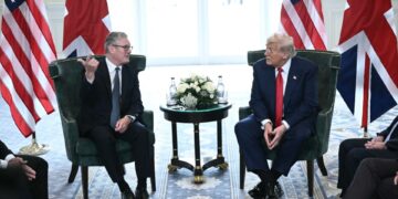 Keir Starmer y Donald Trump en una reunión bilateral.