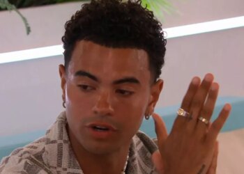 Los fanáticos de Love Island golpean la salida de Harrison después de que Star Quits Show en lágrimas, ¡ok! Revista