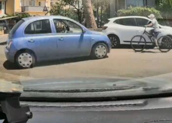 Imágenes de DashCam de una colisión de bicicletas.