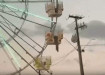 Rueda de la fortuna en una tormenta de arena.