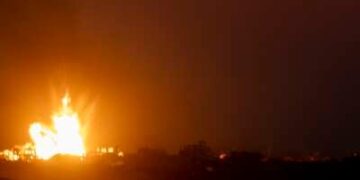 Israel bombardea la tira de Gaza el 24 de julio de 2025.