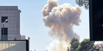 Humo Obleas después de los ataques israelíes en Damasco.