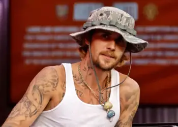 Justin Bieber Swag Álbum Tease Sparks Fan Excitement