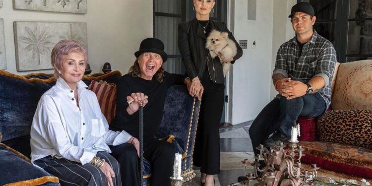 Kelly Osbourne llora la muerte de Ozzy en un puesto desgarrador