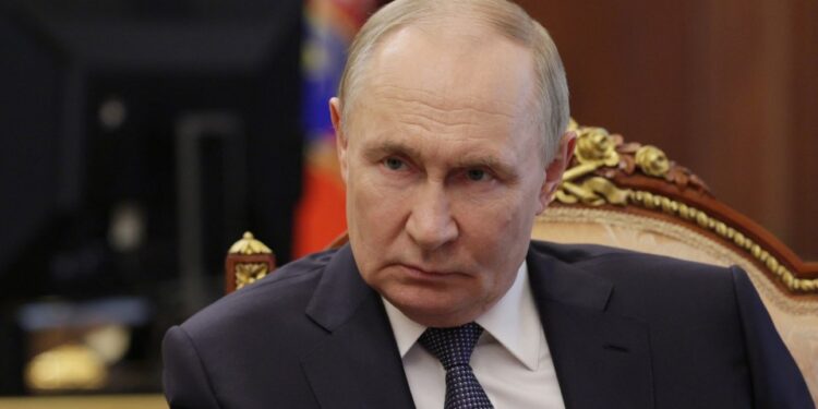 Vladimir Putin en una reunión.